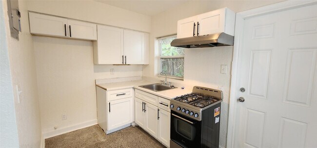 Photo - 2711 Lincoln St Unit 4