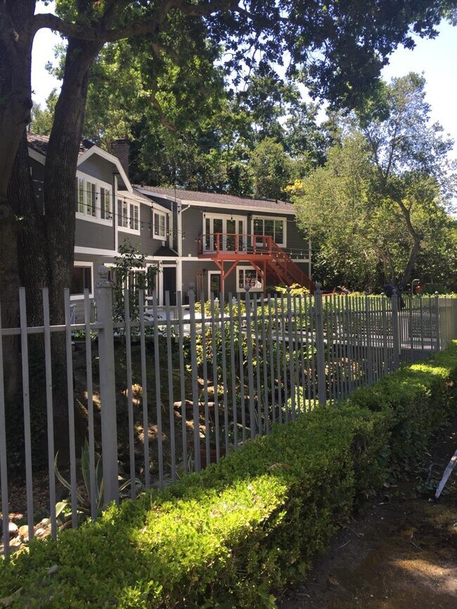 Photo - 10 Roxbury Ct Unit A