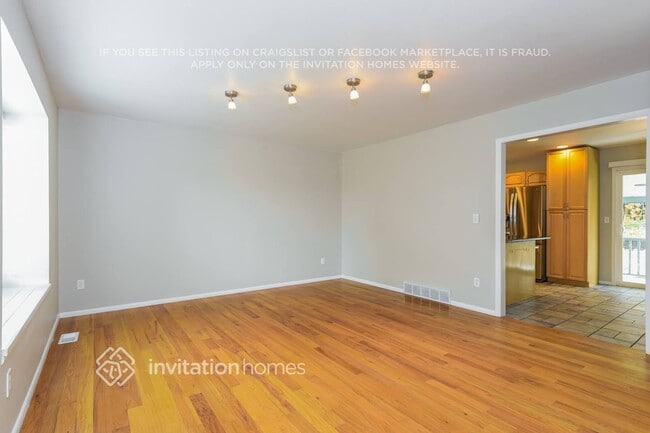 Photo - 227 Poppy St