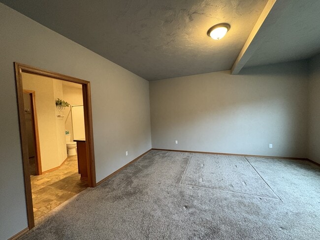 Photo - 348 Watercress St