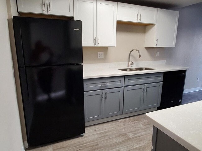 Building Photo - Bridgeport 9 Townhomes