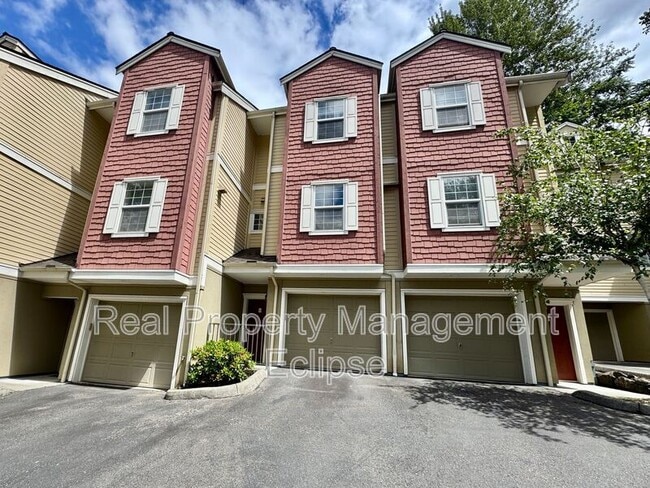 Building Photo - 1800 NE 40th St Unit #A6