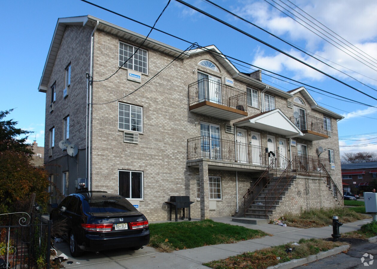 Photo - 1065-1067 Laconia Ave