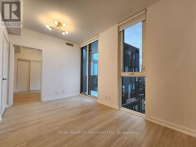 Photo - 30 Tretti Wy Unit 905