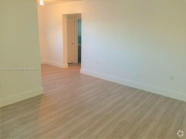Building Photo - 720 NW 27th Ct Unit 1 Rental