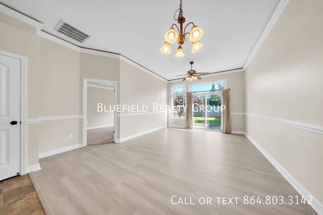 Photo - 562 Wesberry Cir