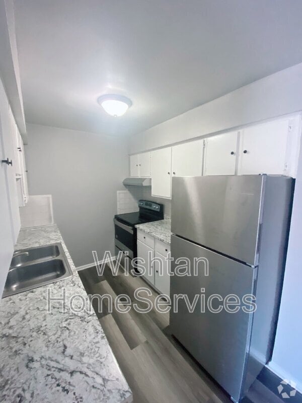 Building Photo - 219 Charleston Blvd Unit Apt 4