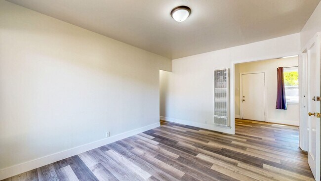Photo - 560 McConnell Ave Unit #B