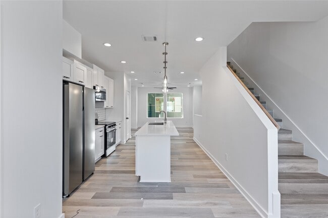 Building Photo - 3703 Nagle St