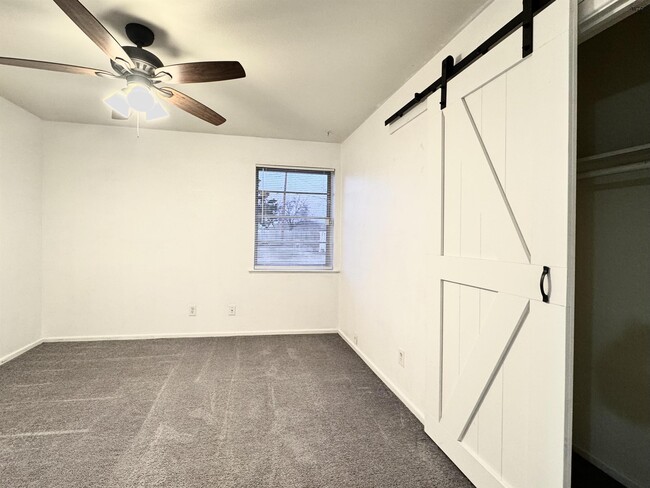 Photo - 4035 Hooper Dr