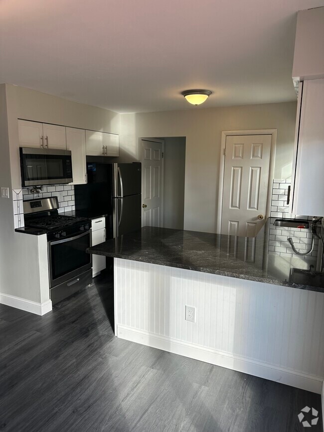 Building Photo - 8 Pheasant Run Rental