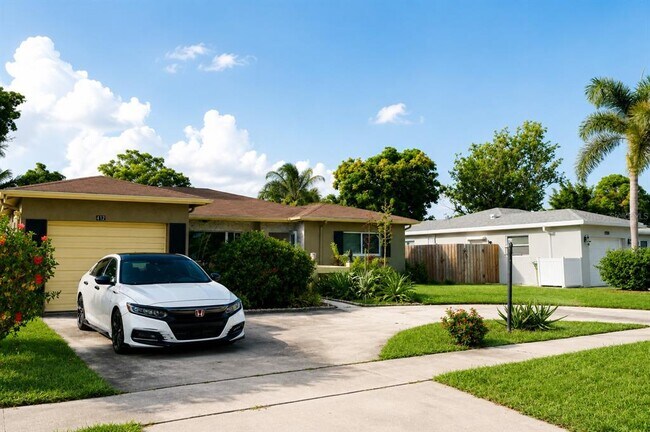 Photo - 5160 SW 8th St