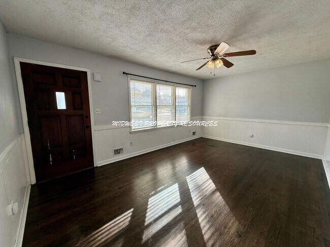 Photo - 4 Bedroom Home Near Downtown Lee’s Summit