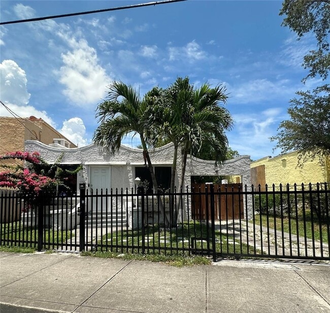 267 NW 33rd St Unit 2