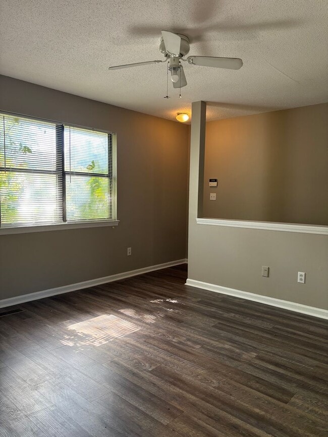 Building Photo - 420-422 Sioux Trail Unit 420