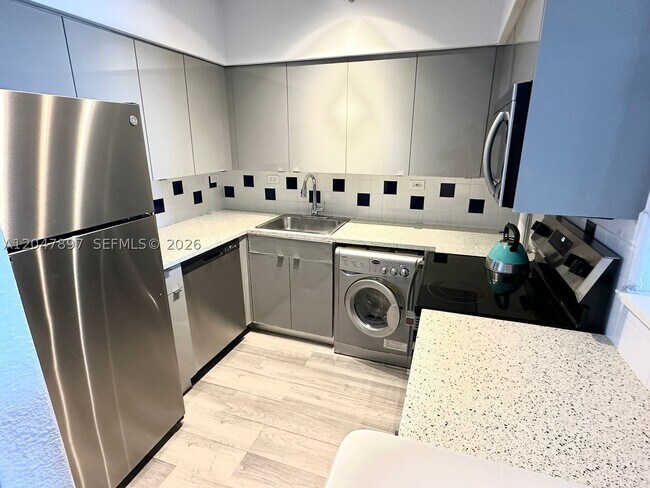 Building Photo - 1500 Bay Dr E Unit 1408S