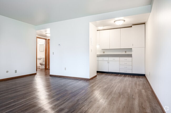 1BR, 1BA - 526SF - Living Room