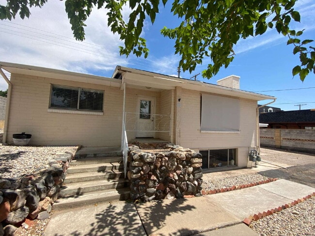 Building Photo - "Spacious 2-Bed, 2-Bath Condo Retreat in S... Unit 10