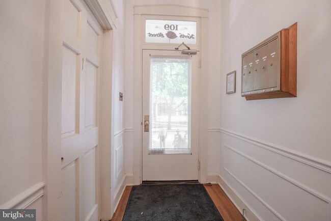 Photo - 109 N Lime St