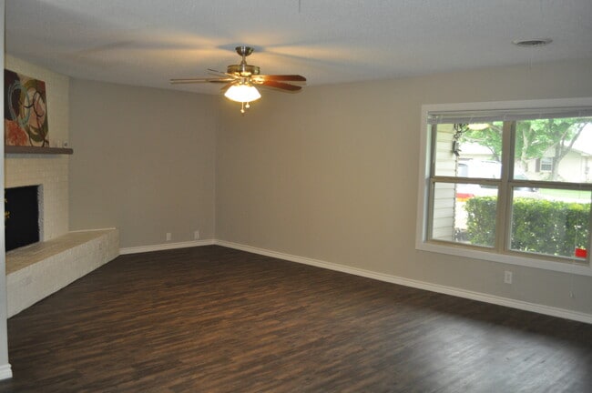 Photo - 817 Mulkey Ln