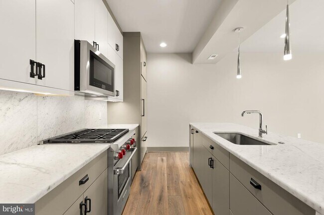 Photo - 3220 Grace St NW Unidad 5