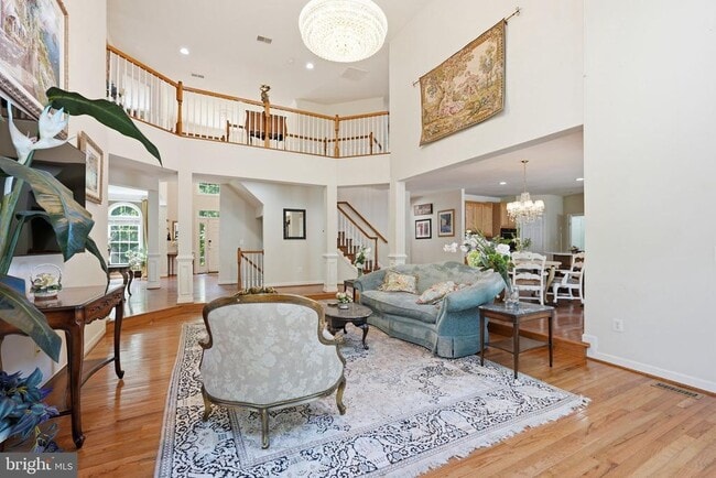 Photo - 1072 Safa St