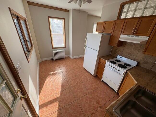 Photo - 70 Carleton Ave Unit 3