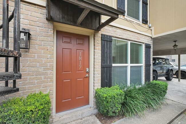 Photo - 1817 Commonwealth St