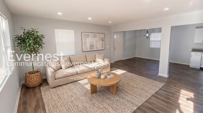 Photo - 838 Lock Ave