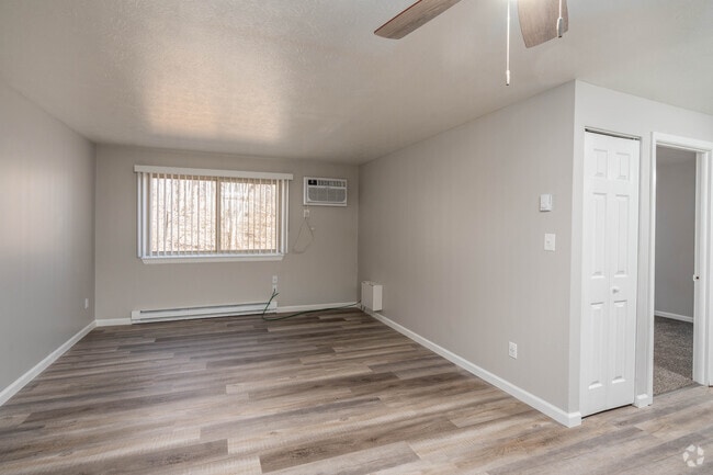 1BR,1BA - 512SF - Living Room - Jordan Court Apartments