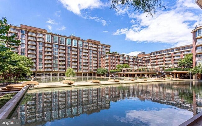 Building Photo - 510 N St SW Unit N318