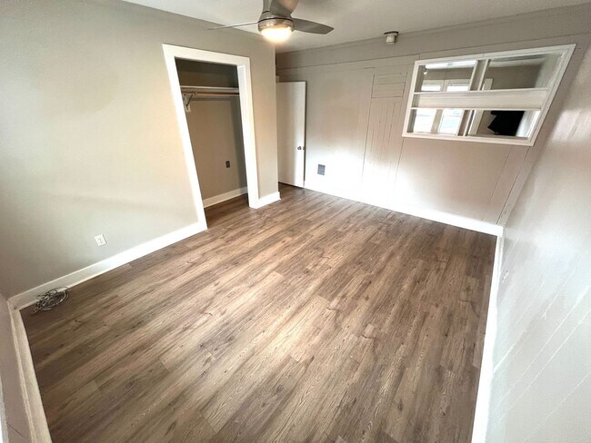 Photo - Pet Friendly 3 Bed 1 Bath Single Family home Close to Downtown!