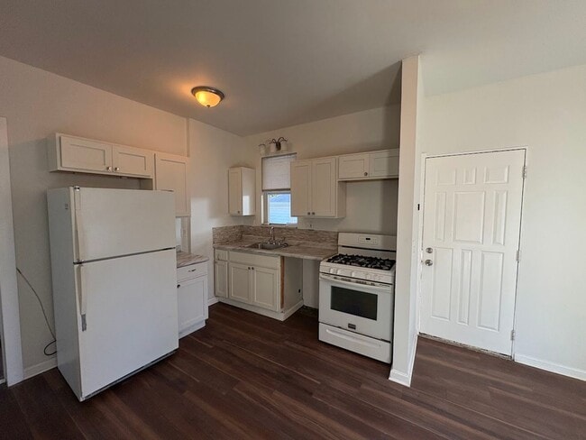 Photo - Three bedroom one bathroom home for rent