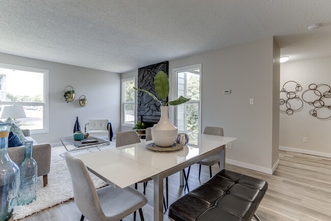 Photo - 7032 Mill Woods Rd S