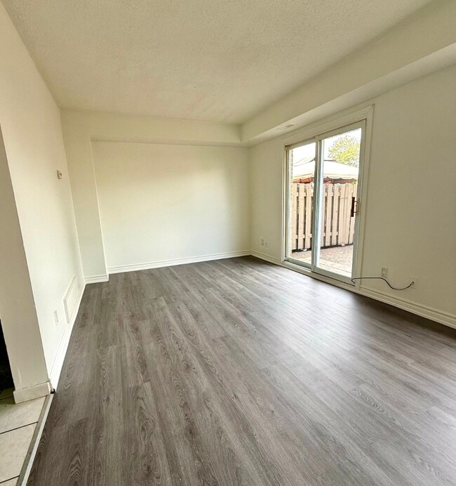 Photo - Large 3 Bedroom Townhouse Available Unité 42