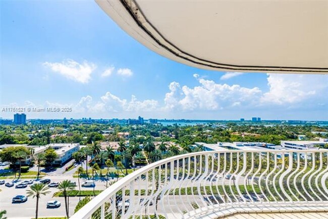 Building Photo - 10155 Collins Ave Unit 10155 Collins Ave appt 1009 Rental