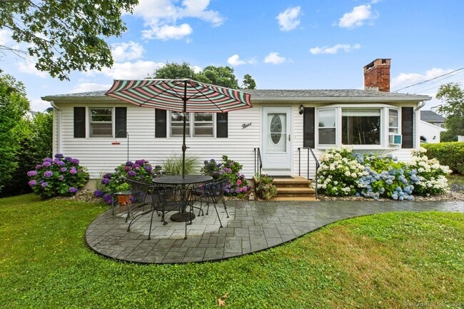Building Photo - 9 Sols Point Rd Rental