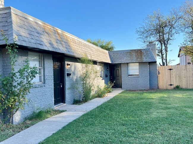 Building Photo - 918 Delmar Cir