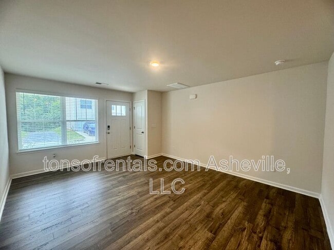 Photo - 6 Chambers Garden Dr