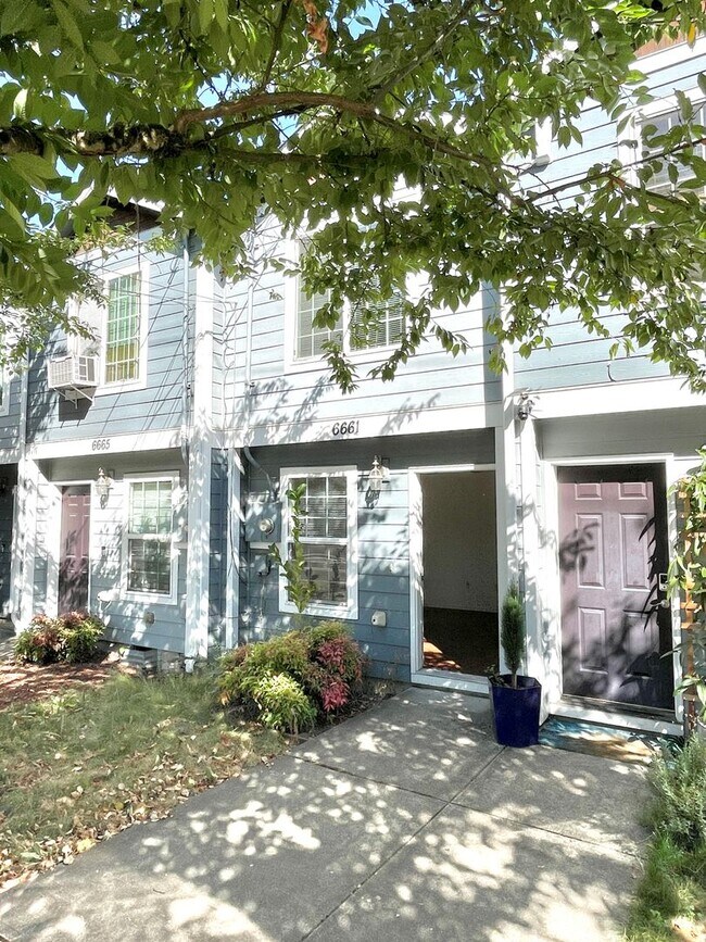 Photo - St. Johns Neighborhood Rowhouse with Detached Garage, Private Back Patio