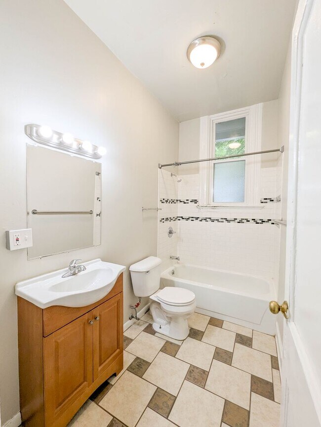 Photo - 32 Conklin St Unidad 1