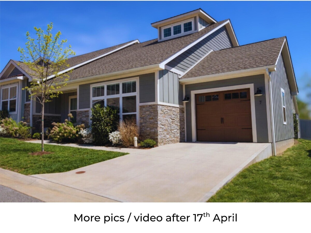 Photo - 7 Heartleaf Cir