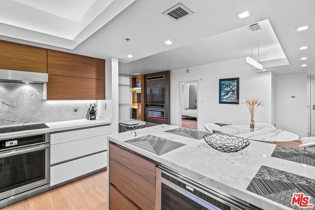 Photo - 13700 Marina Pointe Dr Unidad 617