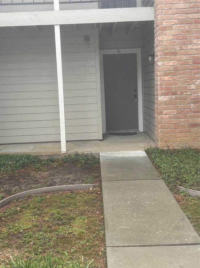 Building Photo - 17401 Red Oak Dr Unit 61