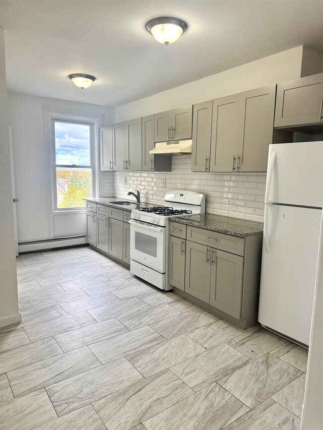 Building Photo - 289 Bergen Ave Unit 3