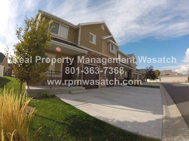 Building Photo - Beautiful Draper Town Home