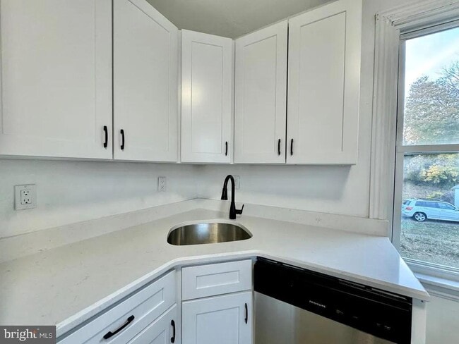 Photo - 1121 Rosedale Ave