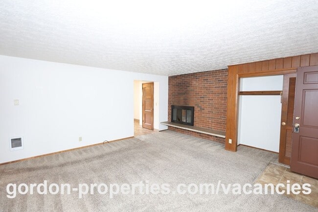 Photo - SE Cedar Ave - Single level 2 bedroom unit in duplex Unidad #3