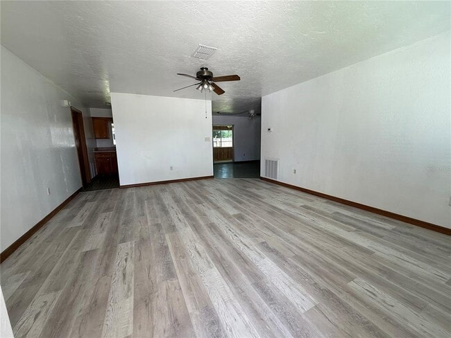 Photo - 2903 Louise St