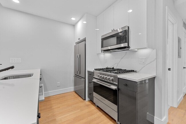 Photo - 535 Newbury St Unidad 2